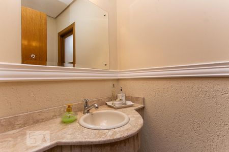 Casa à venda com 198m², 3 quartos e 2 vagasBanheiro de entrada