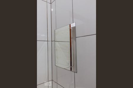 Casa à venda com 240m², 2 quartos e 2 vagas Casa à venda com 240m², 2 quartos e 2 vagasEspelho
