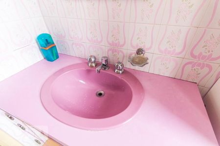 Casa à venda com 140m², 4 quartos e 2 vagasBanheiro