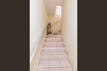 Casa à venda com 140m², 4 quartos e 2 vagasEscada