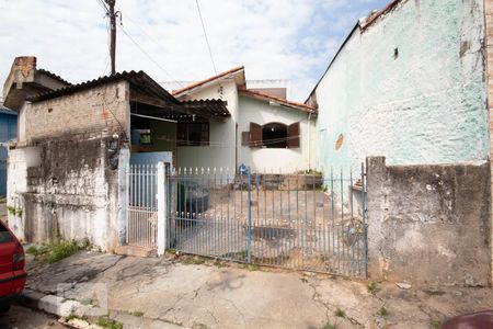 Casa à venda com 190m², 4 quartos e 1 vaga Casa à venda com 190m², 4 quartos e 1 vagaFachada