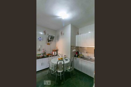 Casa à venda com 233m², 5 quartos e 5 vagasCozinha