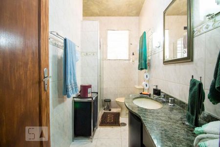 Casa à venda com 209m², 3 quartos e 2 vagas Casa à venda com 209m², 3 quartos e 2 vagasBanheiro