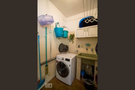 Casa à venda com 209m², 3 quartos e 2 vagas Casa à venda com 209m², 3 quartos e 2 vagasLavanderia