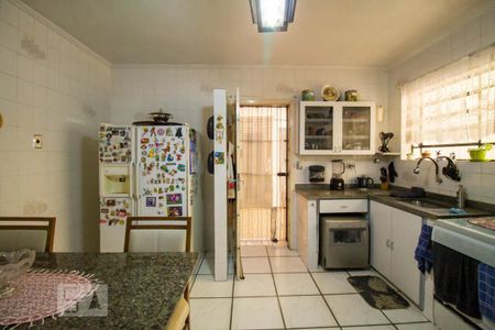 Casa à venda com 209m², 3 quartos e 2 vagas Casa à venda com 209m², 3 quartos e 2 vagasCozinha