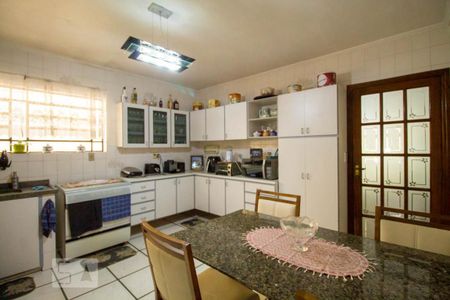 Casa à venda com 209m², 3 quartos e 2 vagas Casa à venda com 209m², 3 quartos e 2 vagasCozinha