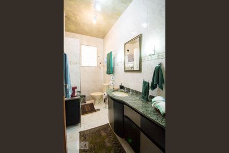 Casa à venda com 209m², 3 quartos e 2 vagas Casa à venda com 209m², 3 quartos e 2 vagasBanheiro