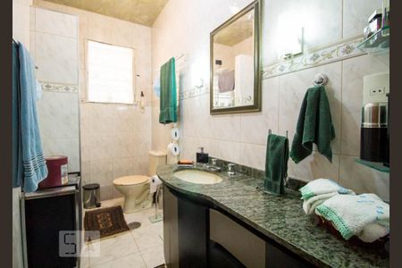 Casa à venda com 209m², 3 quartos e 2 vagas Casa à venda com 209m², 3 quartos e 2 vagasBanheiro