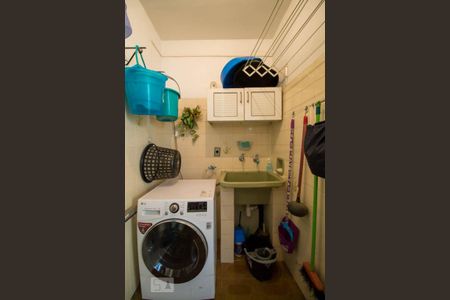 Casa à venda com 209m², 3 quartos e 2 vagas Casa à venda com 209m², 3 quartos e 2 vagasLavanderia