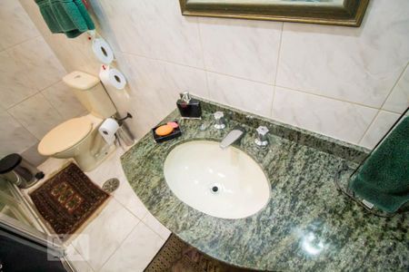 Casa à venda com 209m², 3 quartos e 2 vagas Casa à venda com 209m², 3 quartos e 2 vagasBanheiro