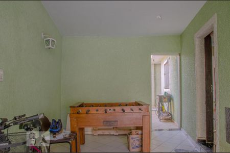 Casa à venda com 317m², 2 quartos e 6 vagas Casa à venda com 317m², 2 quartos e 6 vagasEntrada
