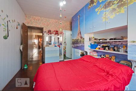 Casa à venda com 250m², 4 quartos e 4 vagas Casa à venda com 250m², 4 quartos e 4 vagasSuíte
