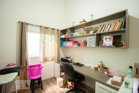 Casa à venda com 206m², 3 quartos e 3 vagas Casa à venda com 206m², 3 quartos e 3 vagasEscritório