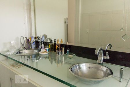 Casa à venda com 201m², 3 quartos e 4 vagas Casa à venda com 201m², 3 quartos e 4 vagasBanheiro Suíte 1