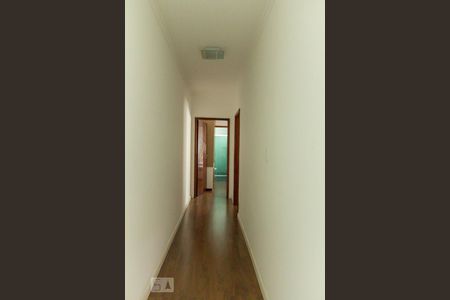 Casa à venda com 201m², 3 quartos e 4 vagas Casa à venda com 201m², 3 quartos e 4 vagasCorredor