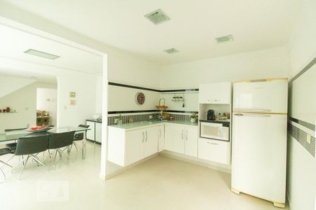 Casa à venda com 201m², 3 quartos e 4 vagas Casa à venda com 201m², 3 quartos e 4 vagasCozinha