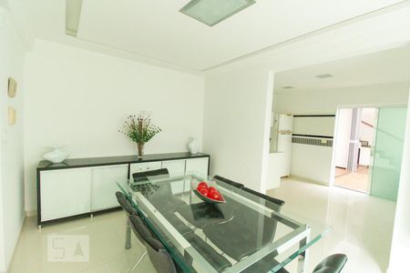 Casa à venda com 201m², 3 quartos e 4 vagas Casa à venda com 201m², 3 quartos e 4 vagasSala de Jantar