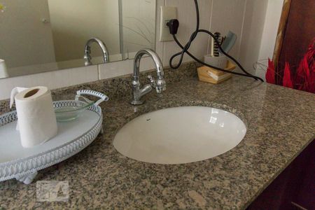 Casa à venda com 201m², 3 quartos e 4 vagas Casa à venda com 201m², 3 quartos e 4 vagasBanheiro Suíte 2