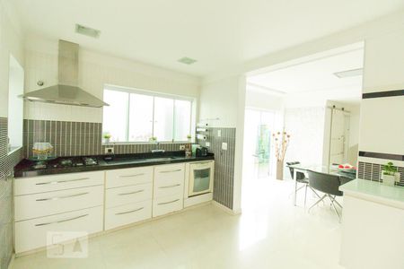 Casa à venda com 201m², 3 quartos e 4 vagas Casa à venda com 201m², 3 quartos e 4 vagasCozinha