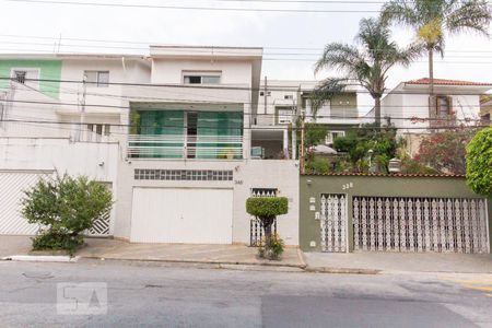 Casa à venda com 201m², 3 quartos e 4 vagas Casa à venda com 201m², 3 quartos e 4 vagasFachada