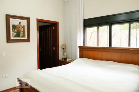 Casa à venda com 400m², 5 quartos e 8 vagasSuíte 1