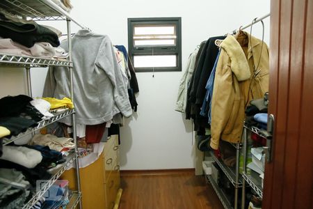 Casa à venda com 400m², 5 quartos e 8 vagasCloset Suíte 1