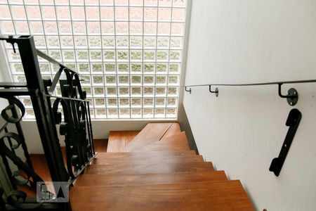 Casa à venda com 400m², 5 quartos e 8 vagasEscada