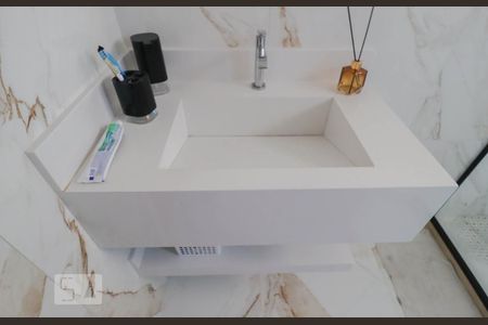 Apartamento à venda com 115m², 4 quartos e 2 vagas Apartamento à venda com 115m², 4 quartos e 2 vagasBanheiro da Suíte