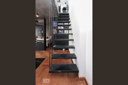 Apartamento à venda com 78m², 1 quarto e 1 vagaEscada