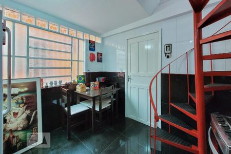 Casa à venda com 197m², 3 quartos e 4 vagas Casa à venda com 197m², 3 quartos e 4 vagasCozinha 2