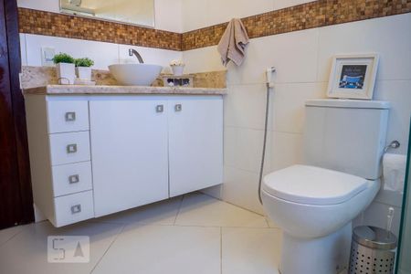 Casa à venda com 238m², 4 quartos e 3 vagasBanheiro Social