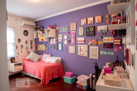 Casa à venda com 238m², 4 quartos e 3 vagasSuíte