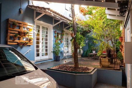 Casa à venda com 238m², 4 quartos e 3 vagasFachada