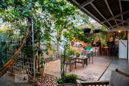 Casa à venda com 238m², 4 quartos e 3 vagasQuintal