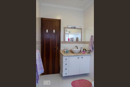 Casa à venda com 238m², 4 quartos e 3 vagasBanheiro da Suíte