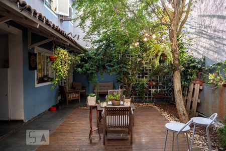 Casa à venda com 238m², 4 quartos e 3 vagasQuintal