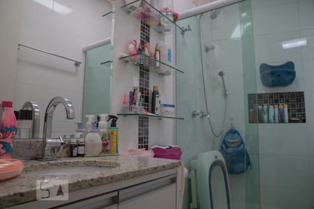 Apartamento à venda com 140m², 2 quartos e 2 vagas Apartamento à venda com 140m², 2 quartos e 2 vagasBanheiro Suite