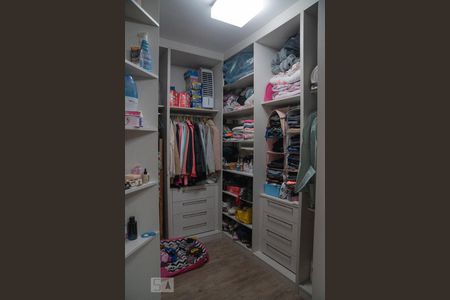 Apartamento à venda com 140m², 2 quartos e 2 vagas Apartamento à venda com 140m², 2 quartos e 2 vagasCloset Suite