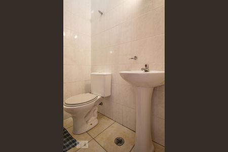 Casa à venda com 150m², 3 quartos e 2 vagas Casa à venda com 150m², 3 quartos e 2 vagasBanheiro de Serviço