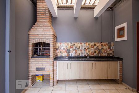 Casa à venda com 150m², 3 quartos e 2 vagas Casa à venda com 150m², 3 quartos e 2 vagasChurrasqueira