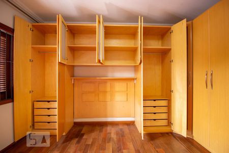 Casa à venda com 150m², 3 quartos e 2 vagas Casa à venda com 150m², 3 quartos e 2 vagasQuarto Suíte - Armários