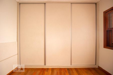 Casa à venda com 150m², 3 quartos e 2 vagas Casa à venda com 150m², 3 quartos e 2 vagasQuarto 2 - Armários