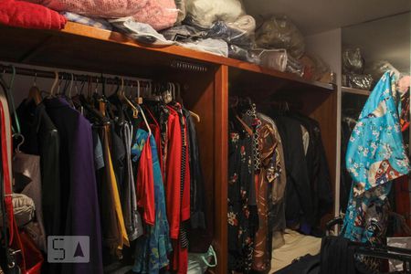 Apartamento à venda com 250m², 3 quartos e 1 vaga Apartamento à venda com 250m², 3 quartos e 1 vagaCloset - Suíte 1