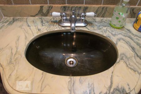 Apartamento à venda com 250m², 3 quartos e 1 vaga Apartamento à venda com 250m², 3 quartos e 1 vagaBanheiro Social