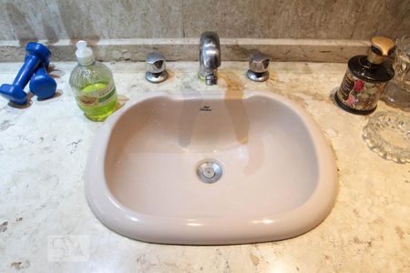 Apartamento à venda com 250m², 3 quartos e 1 vaga Apartamento à venda com 250m², 3 quartos e 1 vagaBanheiro - Suíte 1