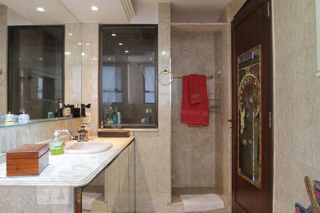 Apartamento à venda com 250m², 3 quartos e 1 vaga Apartamento à venda com 250m², 3 quartos e 1 vagaBanheiro - Suíte 1