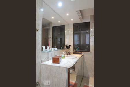 Apartamento à venda com 250m², 3 quartos e 1 vaga Apartamento à venda com 250m², 3 quartos e 1 vagaBanheiro - Suíte 1