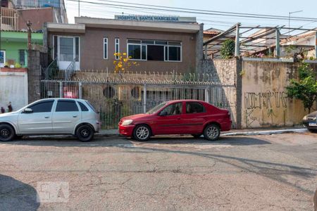 Casa à venda com 170m², 2 quartos e 2 vagas Casa à venda com 170m², 2 quartos e 2 vagasFachada