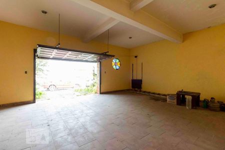 Casa à venda com 170m², 2 quartos e 2 vagas Casa à venda com 170m², 2 quartos e 2 vagasGaragem