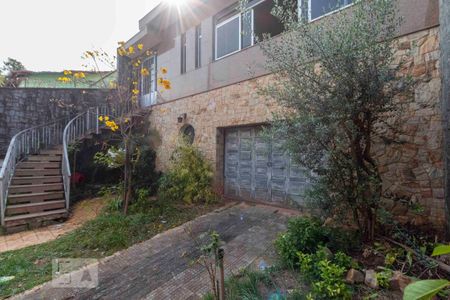 Casa à venda com 170m², 2 quartos e 2 vagas Casa à venda com 170m², 2 quartos e 2 vagasÁrea Externa